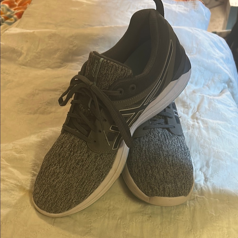 Asics Gel Torrance women’s Gray Athletic Shoes Modern Knit Design - Picture 3 of 9